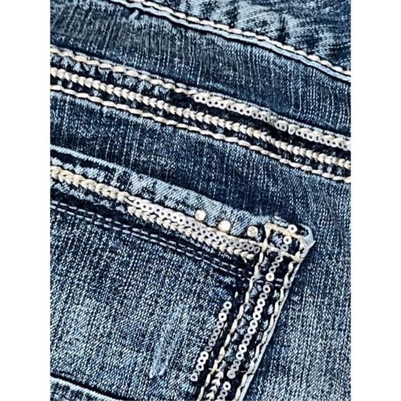 Maurices Light Wash Denim Capris Size 13/14 #124 - Picture 5 of 6